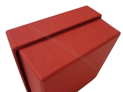 Pudełko na prezent 300x250x120 mm matowe czerwone widok z bliska boku pudełka
