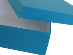 Pudełko ozdobne 300x250x120 mm matowe niebieskie widok na wnętrze i krawędź pudełka