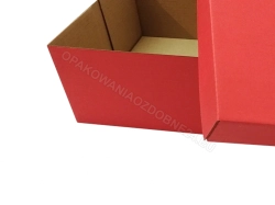 Pudełko wykrojnikowe 80x80x40 mm gładkie czerwone widok na krawędź oraz wnętrze pudełka