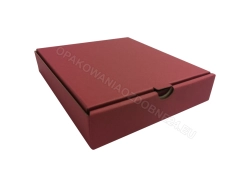 Pudełko fasonowe 150x130x30 mm gładkie bordowe zamknięte widok z ukosa