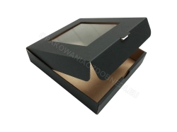 Czarne pudełko z okienkiem 150x130x30 mm gładkie matowe