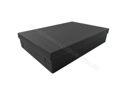 Pudełko fasonowe 350x240x70 mm matowe czarne zamknięte widok z ukosa