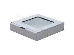 Białe opakowanie na prezent 10x10x2 cm z folią w okienku