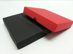 Pudełka 120x90x20 mm czarne zamknięte - widok 2 pudełek w różnych kolorach - czarne i czerwone